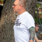 Цветная тату с восточным рукавом на руке мужчины – Уличная татуировка (Street tattoo) № 05 – 15.06.2020 для tatufoto.com 1