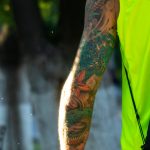 Цветной рукав тату с цветами и змеей на руке мужчины - street tattoo № 07 – 24.06.2020 – tatufoto.com 6