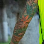 Цветной рукав тату с цветами и змеей на руке мужчины - street tattoo № 07 – 24.06.2020 – tatufoto.com 7