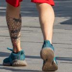 Черно красная тату с сотами и надписями на ноге парня - street tattoo № 07 – 24.06.2020 – tatufoto.com 2