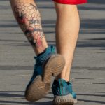 Черно красная тату с сотами и надписями на ноге парня - street tattoo № 07 – 24.06.2020 – tatufoto.com 5