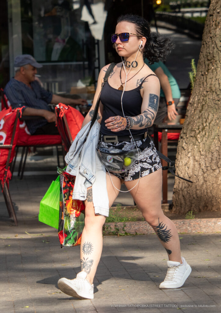 Черные тату на теле девушки – Уличная татуировка (Street tattoo) № 05 – 15.06.2020 для tatufoto.com 4