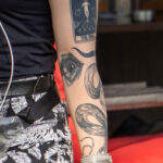 Черные тату на теле девушки – Уличная татуировка (Street tattoo) № 05 – 15.06.2020 для tatufoto.com 5