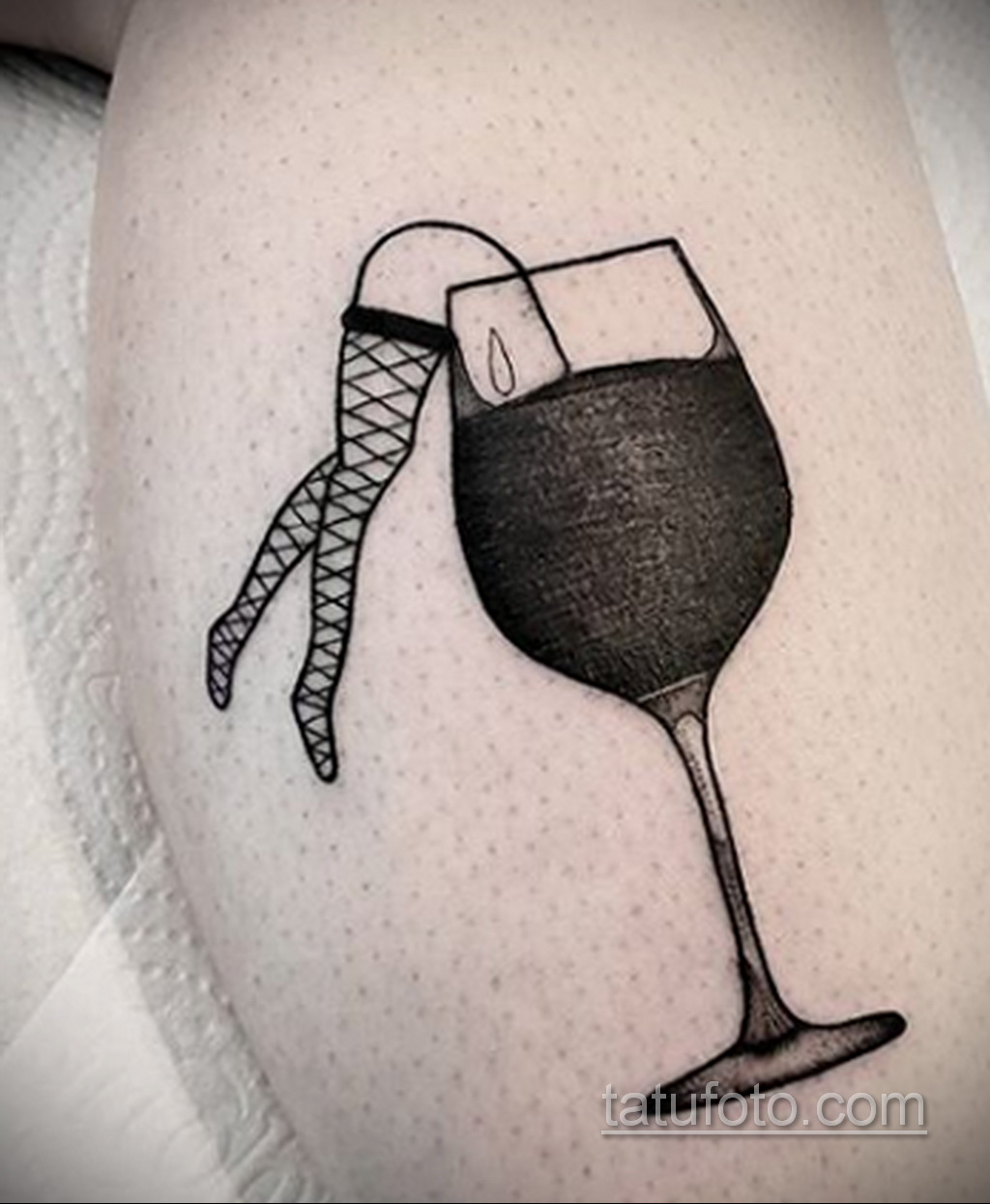 Фото татуировки с вином 02.07.2020 № 030 -wine tattoo- tatufoto.com. 