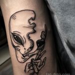 Фото татуировки с НЛО - пришельцами 02.07.2020 №004 -UFO tattoo- tatufoto.com