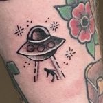 Фото татуировки с НЛО - пришельцами 02.07.2020 №008 -UFO tattoo- tatufoto.com