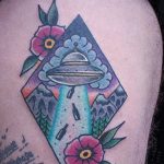 Фото татуировки с НЛО - пришельцами 02.07.2020 №013 -UFO tattoo- tatufoto.com