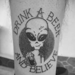 Фото татуировки с НЛО - пришельцами 02.07.2020 №025 -UFO tattoo- tatufoto.com