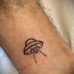 Фото татуировки с НЛО - пришельцами 02.07.2020 №027 -UFO tattoo- tatufoto.com