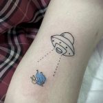 Фото татуировки с НЛО - пришельцами 02.07.2020 №042 -UFO tattoo- tatufoto.com