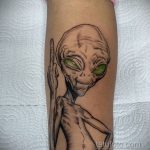 Фото татуировки с НЛО - пришельцами 02.07.2020 №045 -UFO tattoo- tatufoto.com