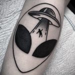 Фото татуировки с НЛО - пришельцами 02.07.2020 №050 -UFO tattoo- tatufoto.com