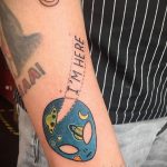 Фото татуировки с НЛО - пришельцами 02.07.2020 №058 -UFO tattoo- tatufoto.com