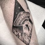 Фото татуировки с НЛО - пришельцами 02.07.2020 №060 -UFO tattoo- tatufoto.com