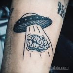 Фото татуировки с НЛО - пришельцами 02.07.2020 №061 -UFO tattoo- tatufoto.com