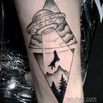 Фото татуировки с НЛО - пришельцами 02.07.2020 №094 -UFO tattoo- tatufoto.com