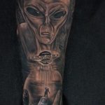 Фото татуировки с НЛО - пришельцами 02.07.2020 №104 -UFO tattoo- tatufoto.com