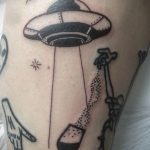Фото татуировки с НЛО - пришельцами 02.07.2020 №105 -UFO tattoo- tatufoto.com