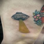 Фото татуировки с НЛО - пришельцами 02.07.2020 №129 -UFO tattoo- tatufoto.com