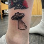 Фото татуировки с НЛО - пришельцами 02.07.2020 №157 -UFO tattoo- tatufoto.com