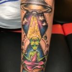 Фото татуировки с НЛО - пришельцами 02.07.2020 №159 -UFO tattoo- tatufoto.com