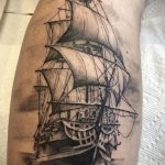 Фото татуировки с кораблем 07.07.2020 №002 -ship tattoo- tatufoto.com