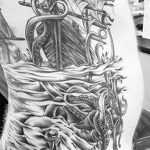 Фото татуировки с кораблем 07.07.2020 №010 -ship tattoo- tatufoto.com