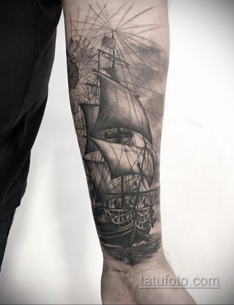 Фото татуировки с кораблем 07.07.2020 №017 -ship tattoo- tatufoto.com