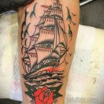 Фото татуировки с кораблем 07.07.2020 №022 -ship tattoo- tatufoto.com