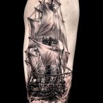 Фото татуировки с кораблем 07.07.2020 №028 -ship tattoo- tatufoto.com