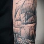 Фото татуировки с кораблем 07.07.2020 №048 -ship tattoo- tatufoto.com