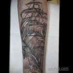Фото татуировки с кораблем 07.07.2020 №055 -ship tattoo- tatufoto.com
