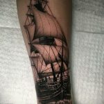 Фото татуировки с кораблем 07.07.2020 №062 -ship tattoo- tatufoto.com