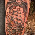 Фото татуировки с кораблем 07.07.2020 №063 -ship tattoo- tatufoto.com