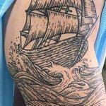 Фото татуировки с кораблем 07.07.2020 №068 -ship tattoo- tatufoto.com