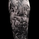 Фото татуировки с кораблем 07.07.2020 №078 -ship tattoo- tatufoto.com