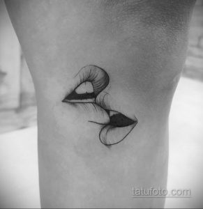 Фото татуировки с поцелуем 06.07.2020 №001 -kiss tattoo- tatufoto.com