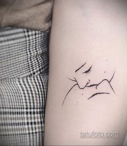 Фото татуировки с поцелуем 06.07.2020 №003 -kiss tattoo- tatufoto.com