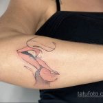 Фото татуировки с поцелуем 06.07.2020 №004 -kiss tattoo- tatufoto.com
