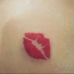 Фото татуировки с поцелуем 06.07.2020 №005 -kiss tattoo- tatufoto.com