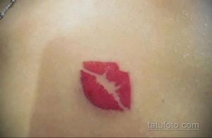 Фото татуировки с поцелуем 06.07.2020 №005 -kiss tattoo- tatufoto.com