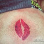 Фото татуировки с поцелуем 06.07.2020 №007 -kiss tattoo- tatufoto.com