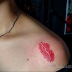 Фото татуировки с поцелуем 06.07.2020 №018 -kiss tattoo- tatufoto.com