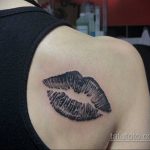 Фото татуировки с поцелуем 06.07.2020 №028 -kiss tattoo- tatufoto.com