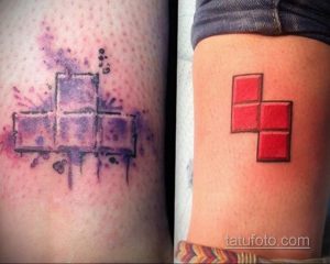 Фото, демонстрирующее процесс создания татуировки кубика Рубика: эскиз с размытыми линиями и готовый рисунок с четкими контурами.