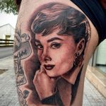 Фото тату с Одри Хепберн 10.08.2020 №007 -Audrey Hepburn tattoo- tatufoto.com