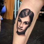 Фото тату с Одри Хепберн 10.08.2020 №008 -Audrey Hepburn tattoo- tatufoto.com