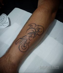 Фото тату с мотоциклом 29.08.2020 №004 -moto tattoo- tatufoto.com