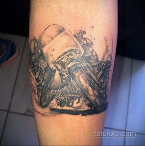 Фото тату с мотоциклом 29.08.2020 №011 -moto tattoo- tatufoto.com