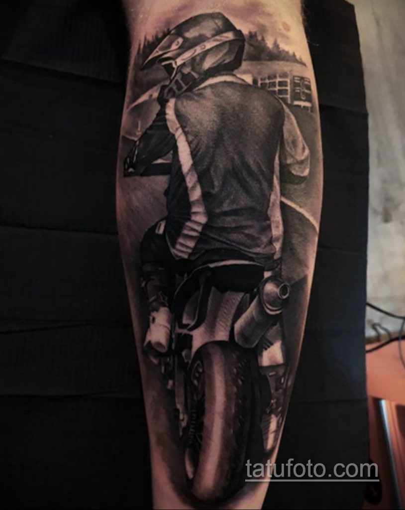 Фото тату с мотоциклом 29.08.2020 №042 -moto tattoo- tatufoto.com